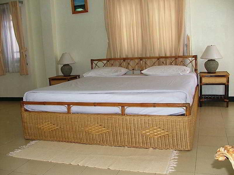 Хостел Irest Ao Nang Seafront Экстерьер фото